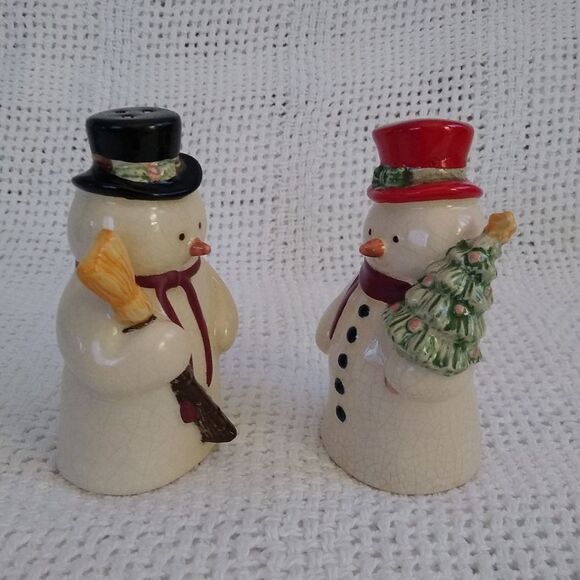 Holiday Set of Snowman Salt & Pepper Shakers • Frosty Christmas Salt & Pepper - Picture 4 of 13